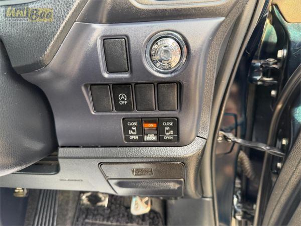 2014 Toyota Voxy Wagon ZRR80W 2.0l image