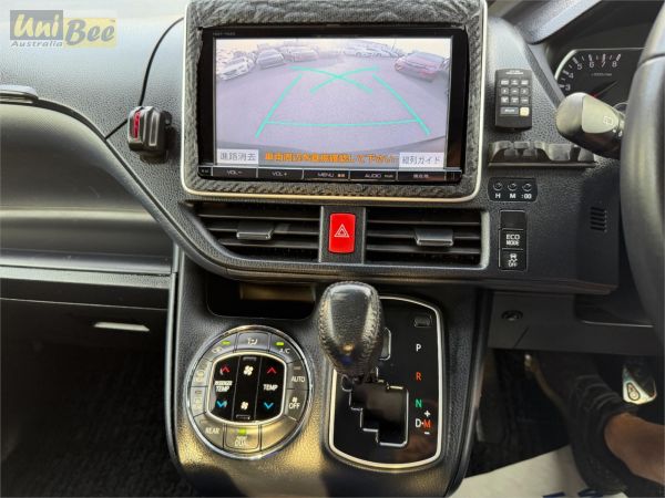 2014 Toyota Voxy Wagon ZRR80W 2.0l image