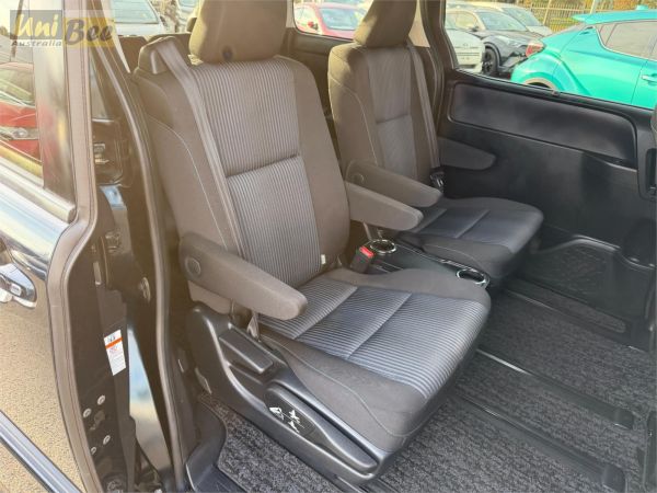 2014 Toyota Voxy Wagon ZRR80W 2.0l image
