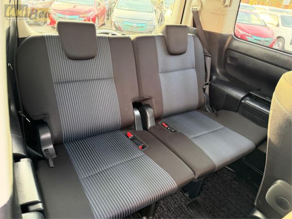 2014 Toyota Voxy Wagon ZRR80W 2.0l image