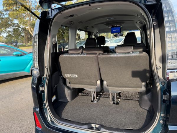 2014 Toyota Voxy Wagon ZRR80W 2.0l image