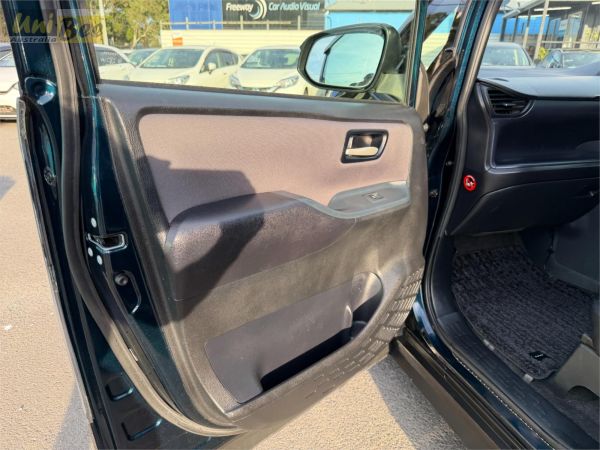 2014 Toyota Voxy Wagon ZRR80W 2.0l image