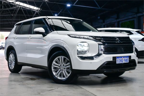 2024 Mitsubishi Outlander ZM ES image