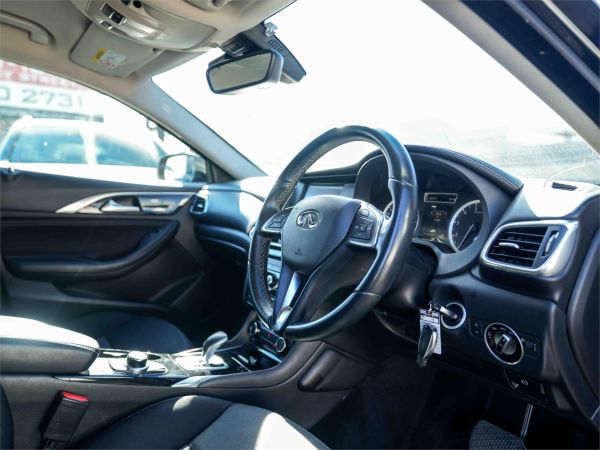 2017 INFINITI Q30 Wagon H15 GT image