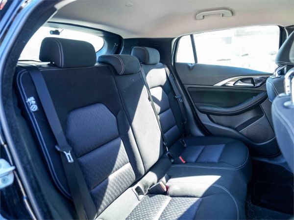 2017 INFINITI Q30 Wagon H15 GT image