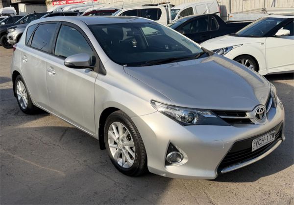 2015 Toyota Corolla Hatchback ZRE182R Ascent Sport image