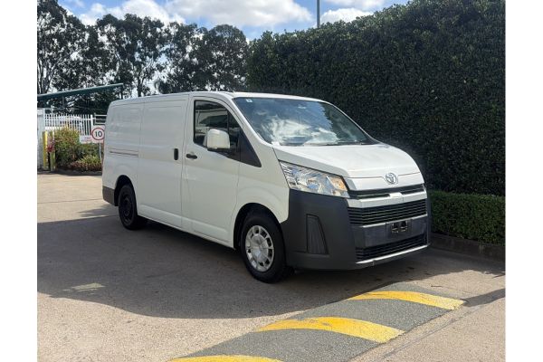 2020 Toyota Hiace   image