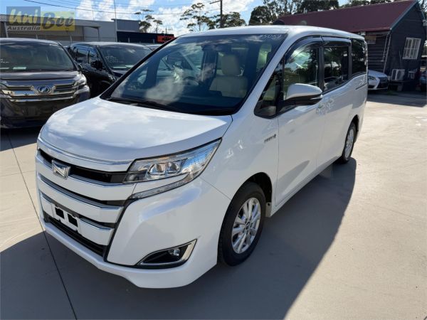 2017 Toyota Noah Wagon ZWR80 Hybrid image
