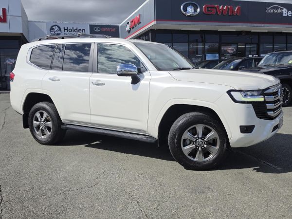 2023 Toyota Landcruiser FJA300R Sahara image