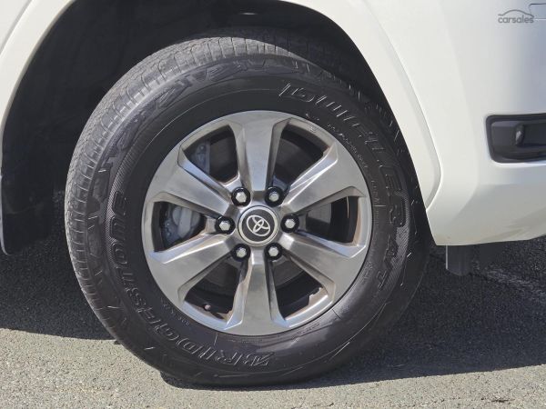 2023 Toyota Landcruiser FJA300R Sahara image