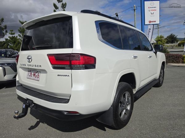 2023 Toyota Landcruiser FJA300R Sahara image
