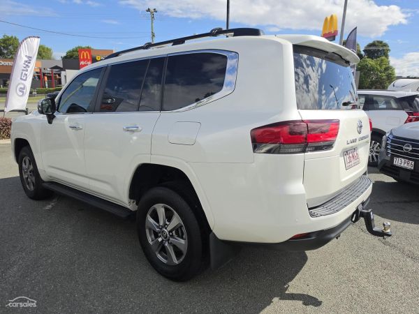 2023 Toyota Landcruiser FJA300R Sahara image