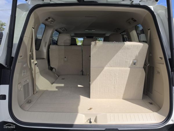2023 Toyota Landcruiser FJA300R Sahara image