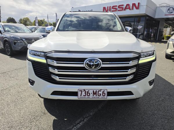 2023 Toyota Landcruiser FJA300R Sahara image