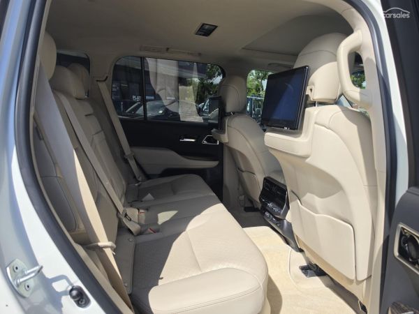2023 Toyota Landcruiser FJA300R Sahara image