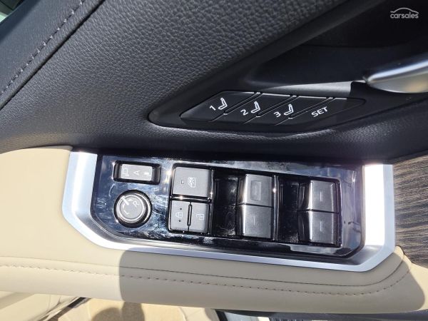 2023 Toyota Landcruiser FJA300R Sahara image