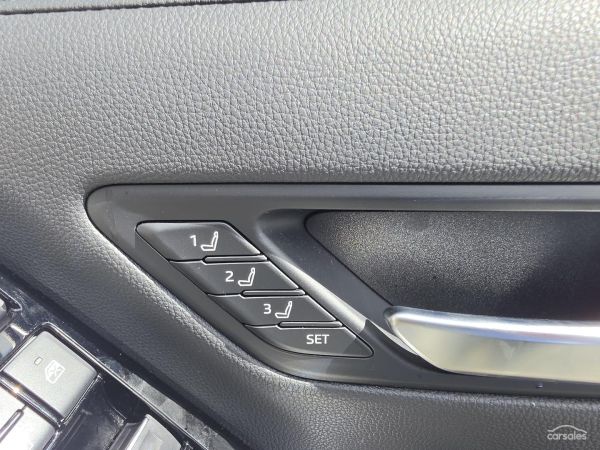 2023 Toyota Landcruiser FJA300R Sahara image