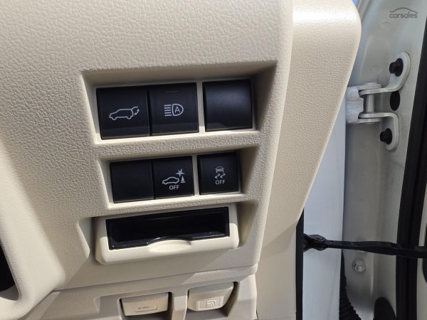 2023 Toyota Landcruiser FJA300R Sahara image