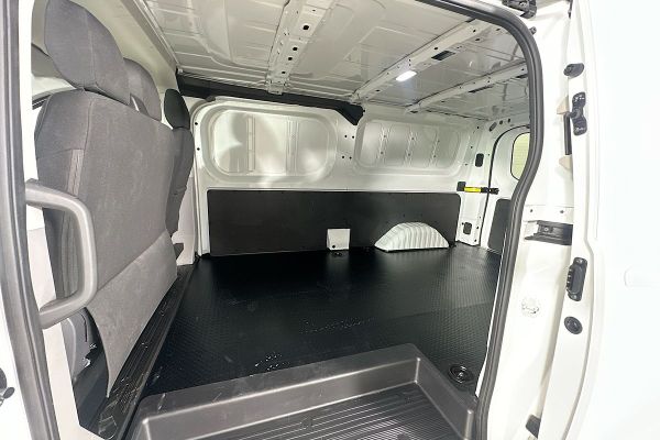2023 LDV eT60 SK8C image