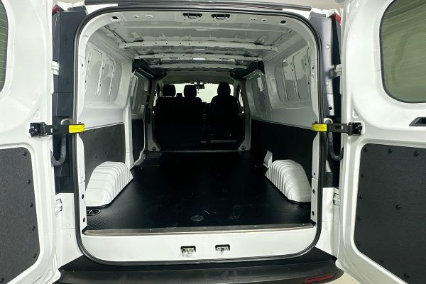 2023 LDV eT60 SK8C image