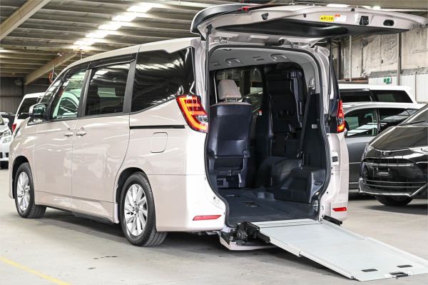 2022 Toyota Noah Wagon ZWR92 Welcab Hybrid image