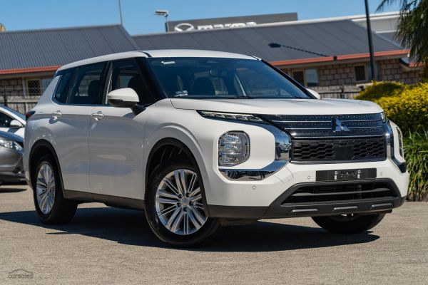 2024 Mitsubishi Outlander ZM ES image