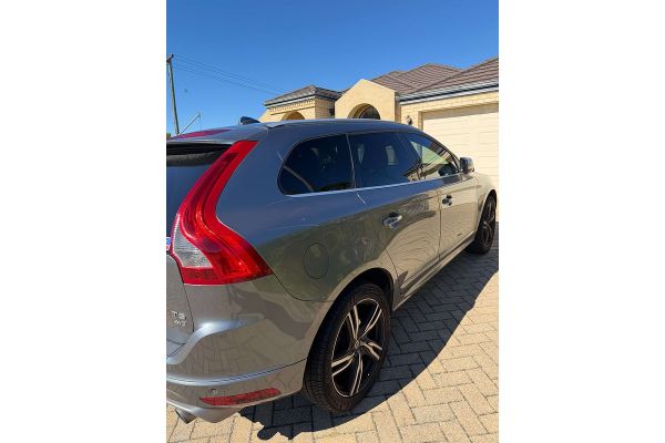 2017 Volvo XC60 T5 R-Design image