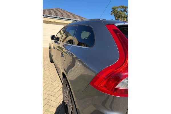 2017 Volvo XC60 T5 R-Design image