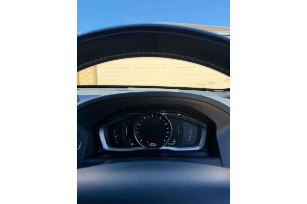 2017 Volvo XC60 T5 R-Design image