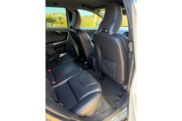 2017 Volvo XC60 T5 R-Design image