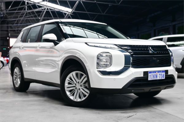 2024 Mitsubishi Outlander ZM ES image