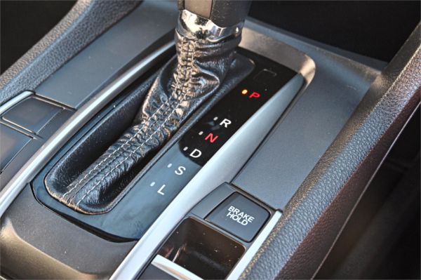 2017 Honda Civic Hatchback 10th Gen MY17 VTi-S image