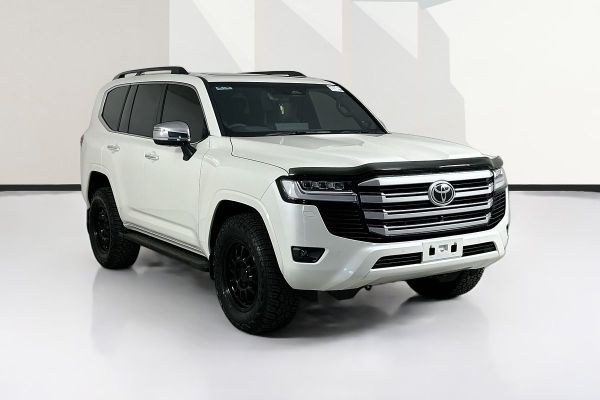 2025 Toyota Landcruiser FJA300R Sahara image