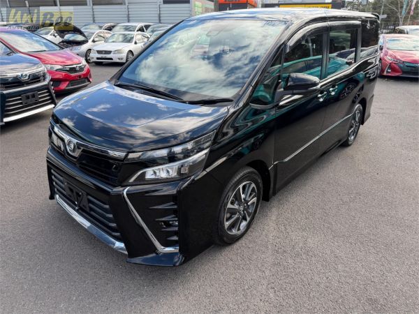 2017 Toyota Voxy Wagon ZRR80W 2.0l image