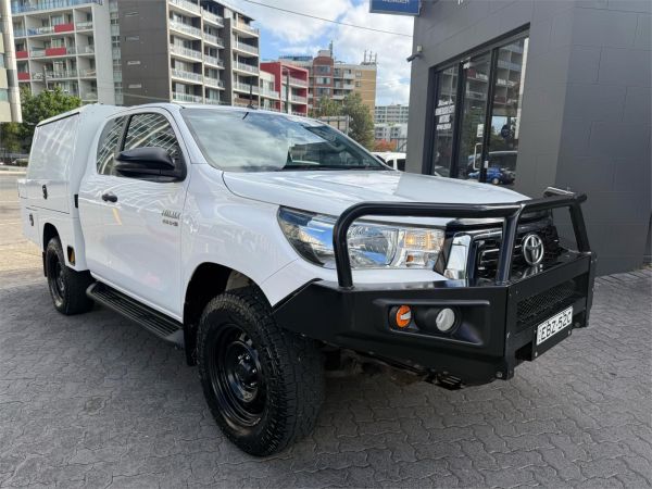 2018 TOYOTA HILUX X CAB C/CHAS GUN126R MY19 SR (4x4) image