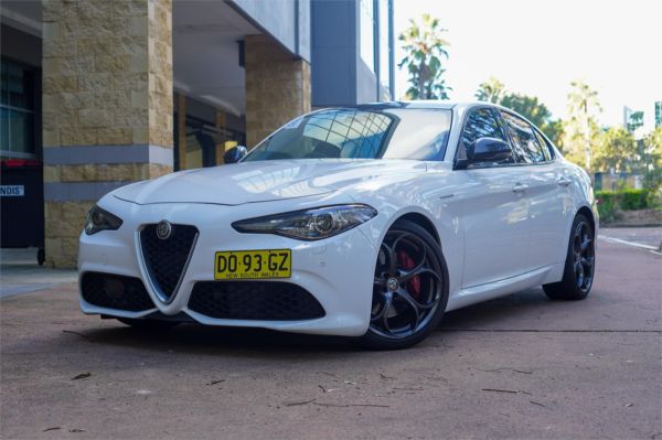 2017 Alfa Romeo Giulia Sedan Veloce image