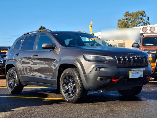 2020 Jeep Cherokee KL Trailhawk image