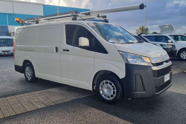 2020 Toyota Hiace   image