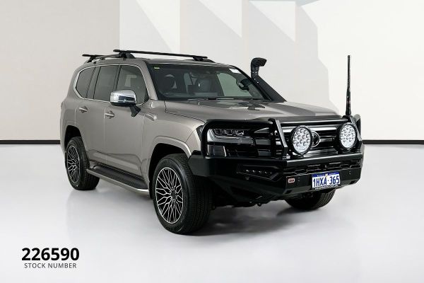2023 Toyota Landcruiser FJA300R Sahara ZX image