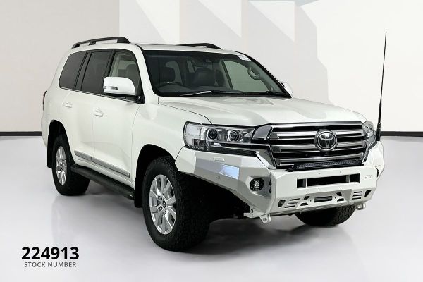 2019 Toyota Landcruiser VDJ200R Sahara image