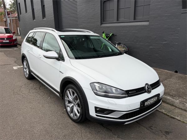 2016 Volkswagen Golf MK VII Alltrack image