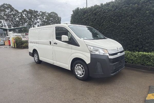 2020 Toyota Hiace   image