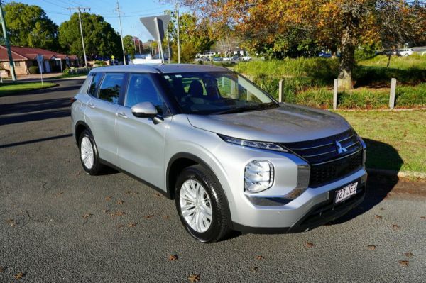 2023 Mitsubishi Outlander ZM ES image