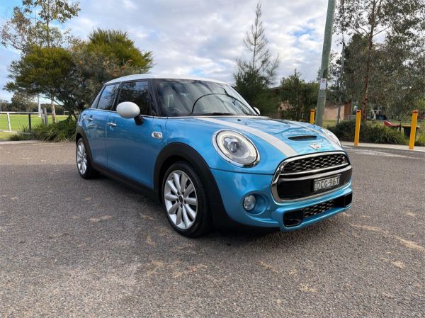 2015 MINI Cooper F55 S image