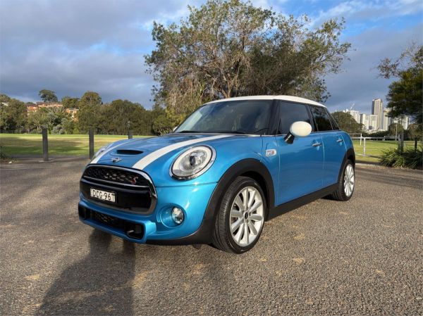 2015 MINI Hatch Hatchback F55 Cooper S image