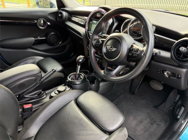 2015 MINI Hatch Hatchback F55 Cooper S image