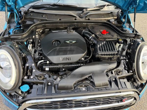 2015 MINI Hatch Hatchback F55 Cooper S image