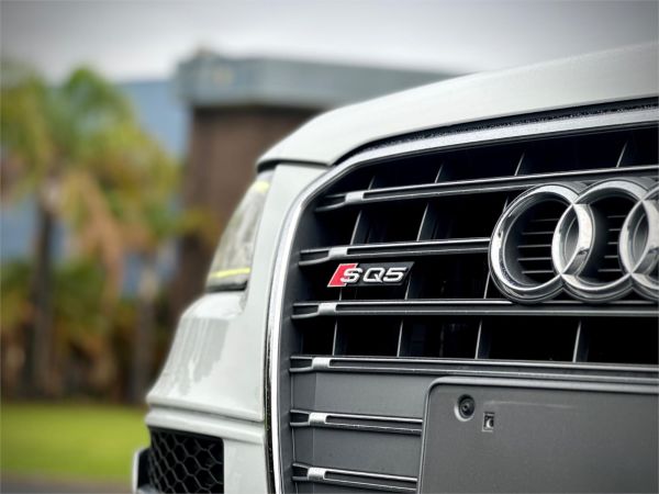 2014 Audi SQ5 Wagon 8R image