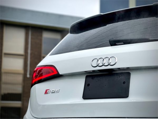 2014 Audi SQ5 Wagon 8R image