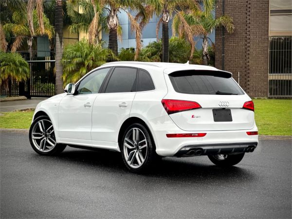 2014 Audi SQ5 Wagon 8R image